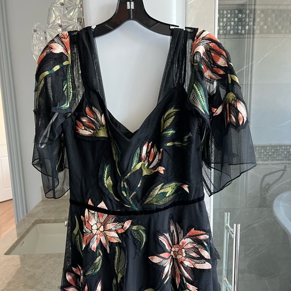 SOLD Marchesa Notte V-Neck Half-Sleeve Floral Embroidered Tulle A-Line Gown - Picture 7 of 12